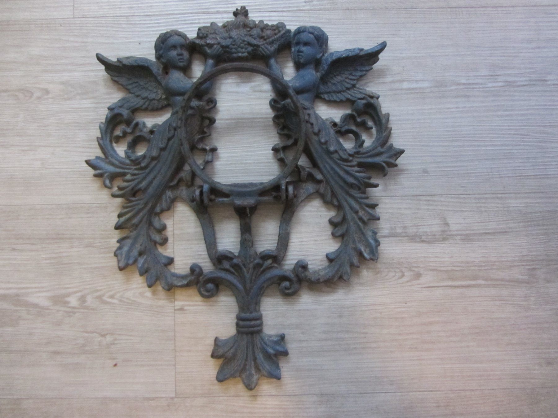 Supporti a parete: Blumentopfhalter aus Gusseisen – Usato da Malters venduto da Hausi88 3