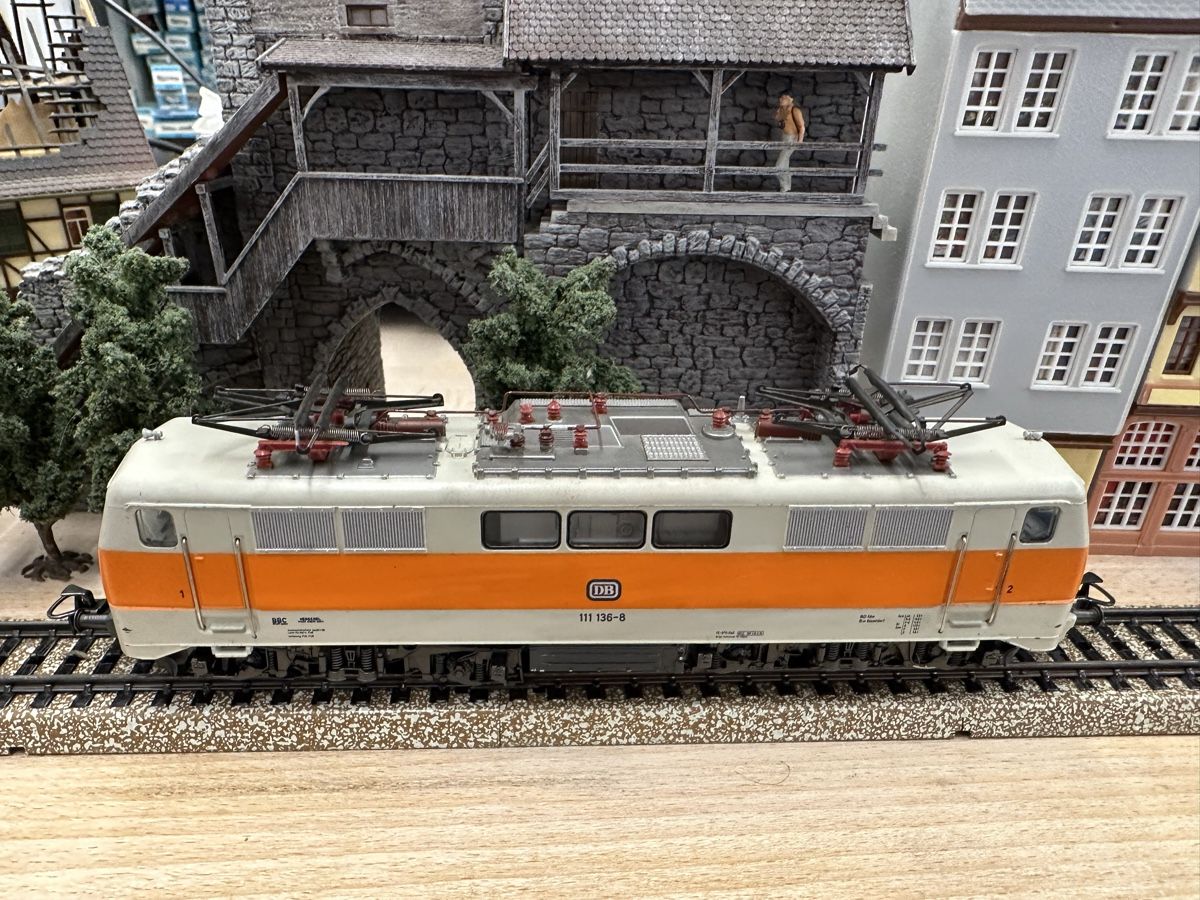 Märklin Modellini di ferrovie: Märklin 3155 DB BR 111 – Usato da Lupsingen venduto da New-Haven 1