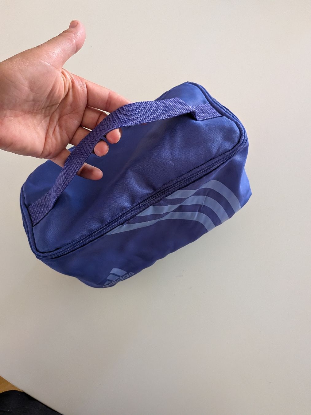 Custodie per cosmetici: Adidas Necessaire lila – Usato da Basel venduto da JJ.Elena 1
