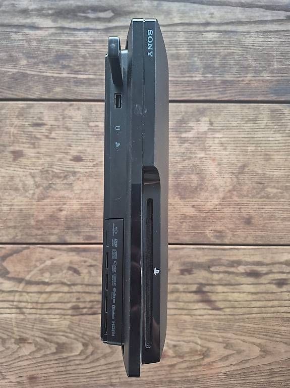 Console: Sony PlayStation 3 Slim (PS3) inkl. 2 Controller – Usato da Sursee venduto da Wma 1