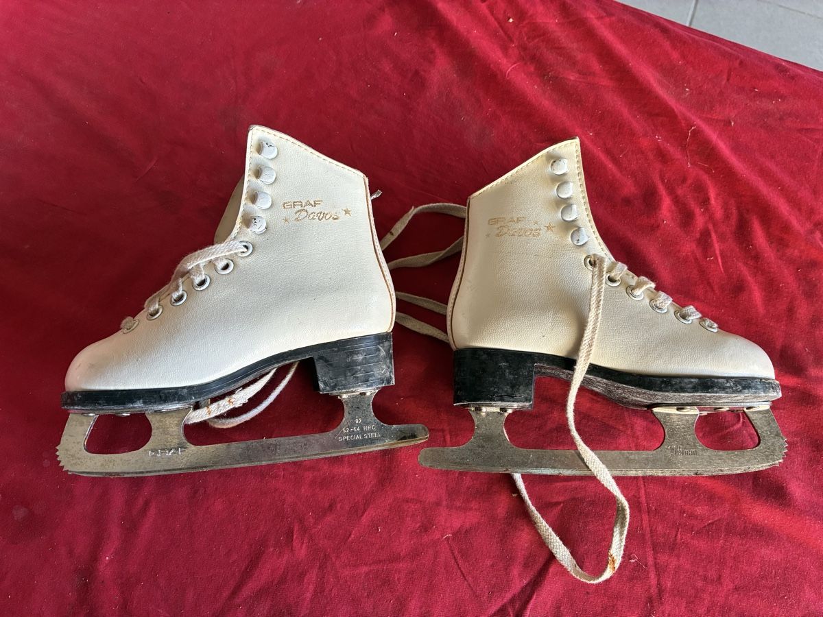 Pattini da ghiaccio: Patins à glace Graf Davos vintage  – Usato da Les Bayards venduto da Mutz51