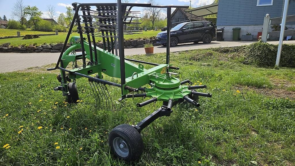 Deutz Raccolta foraggio grezzo: Deutz Fahr Kreiselschwader – Usato da Sennwald venduto da bersim 1