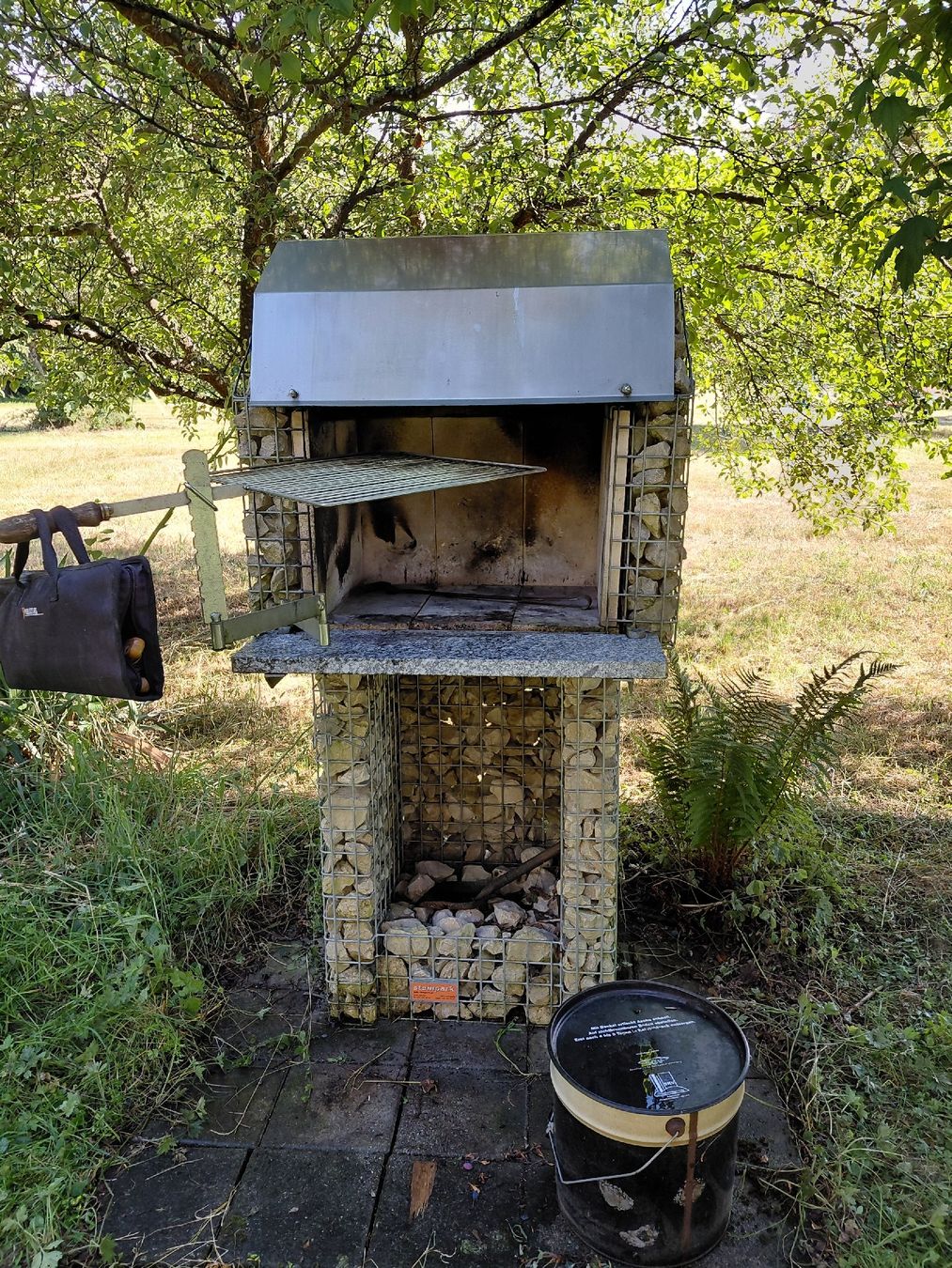 Griglie: Grill vom Steinpark h1.65xb82xt76cm – Usato da zuchwil venduto da parson65