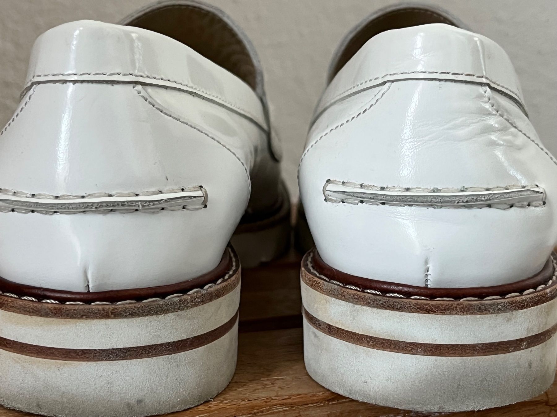 Stuart Weitzman Scarpe da donna: Stuart Weitzman: weisse Loafer mit Troddeln, 38 – Usato da Luzern venduto da ellitussi 6