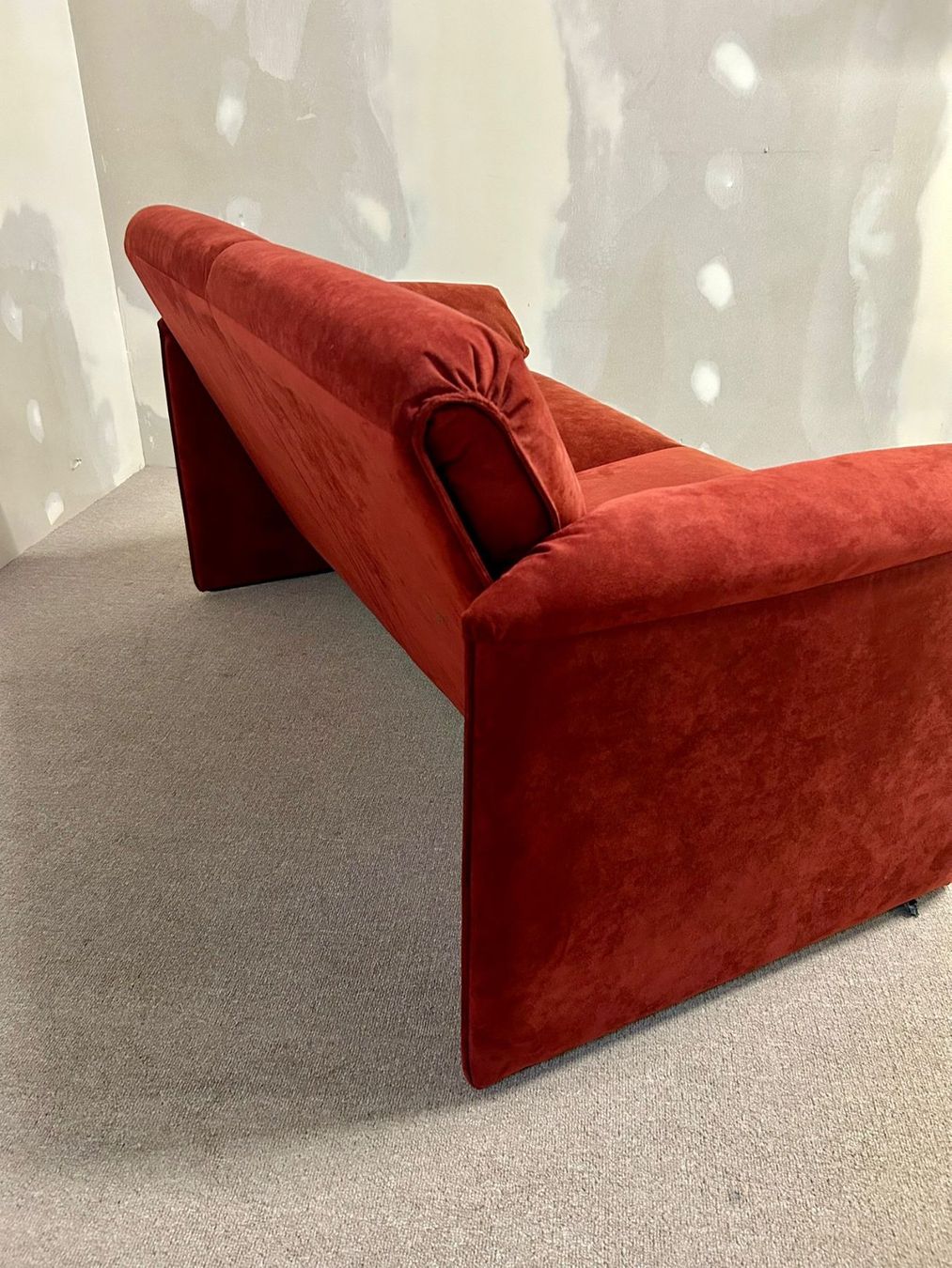 Divani: Leolux Bora Bora Sofa 2 Sitzer Alcantara rot – Usato da Rickenbach ZH venduto da Insider-Boerse 6