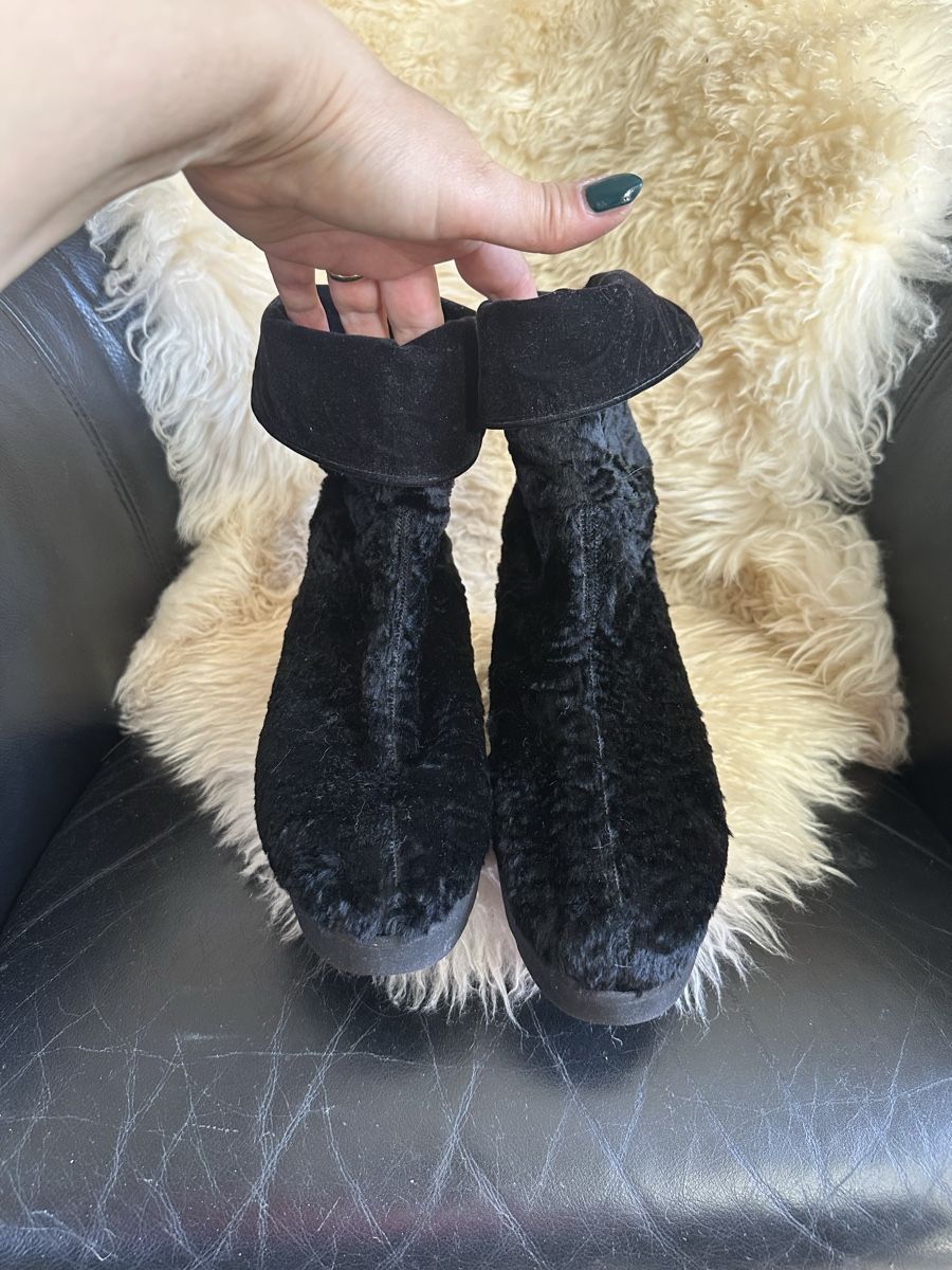 Scarpe da donna: Pensato Stiefel Gr.40 schwarz Fell – Usato da Dorf venduto da marfikgnidka 1