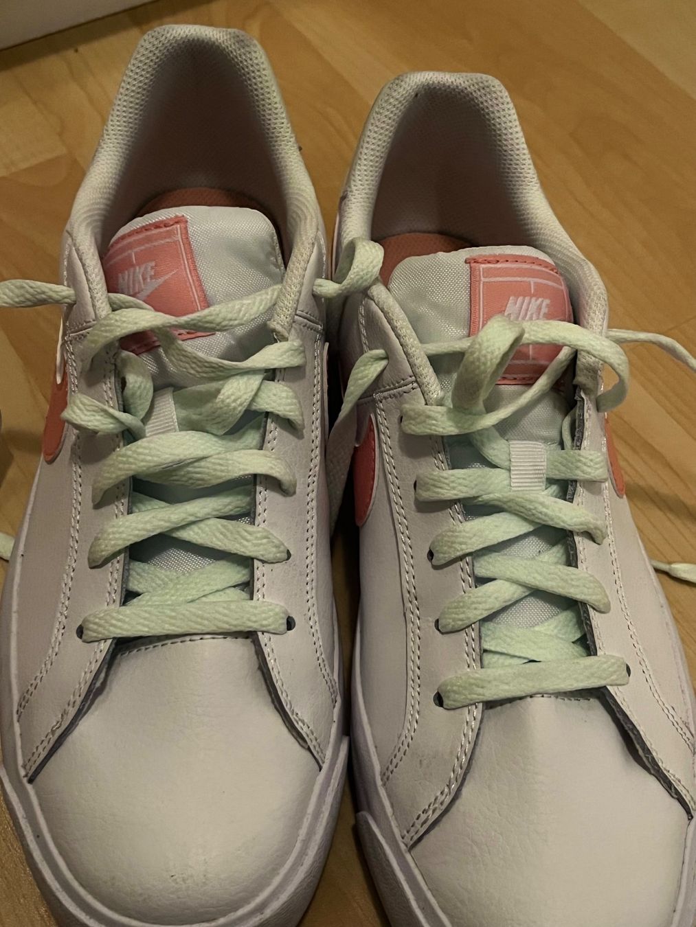Nike Scarpe da donna: Nike Schuhe Gr. 42 – Usato da Oberentfelden venduto da mel_f97j 1