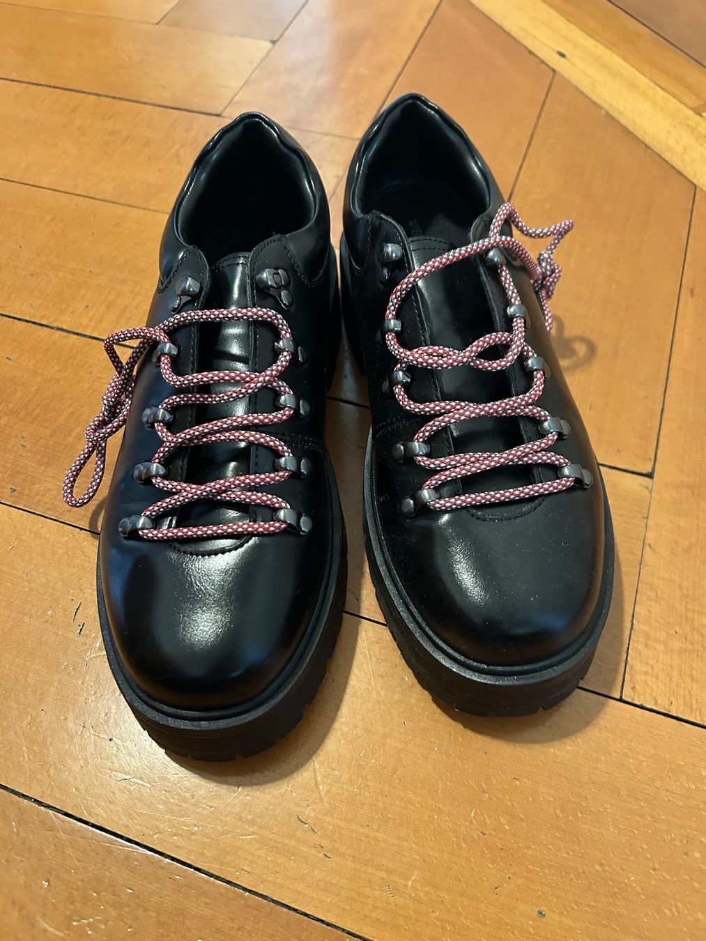 Bershka Scarpe da uomo: Schnürschuhe mit Metalldetails TrekkingStil Bershka Gr. 41 – Usato da Rorschacherberg venduto da Svebe