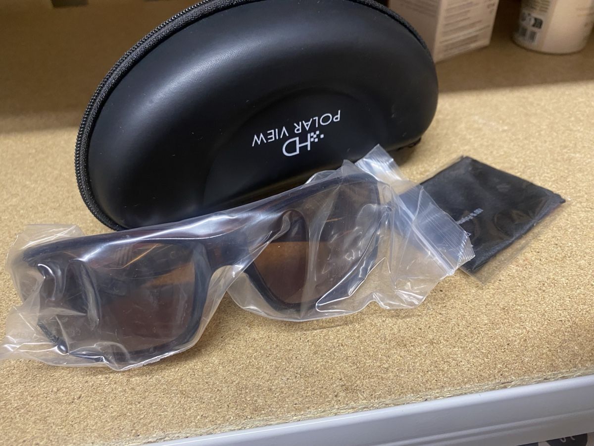 Lunettes & Verres: Sonnenbrille Polar View mit Etui neu – Neuf (Voir description) à Zürich par vreni1973