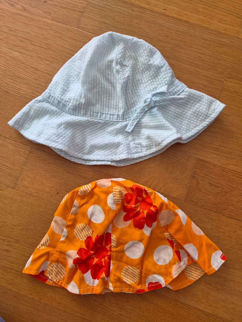 Altro abbigliamento per bambina: 2 Panamas, Gr 92-104 – Usato da Zumikon venduto da daryona