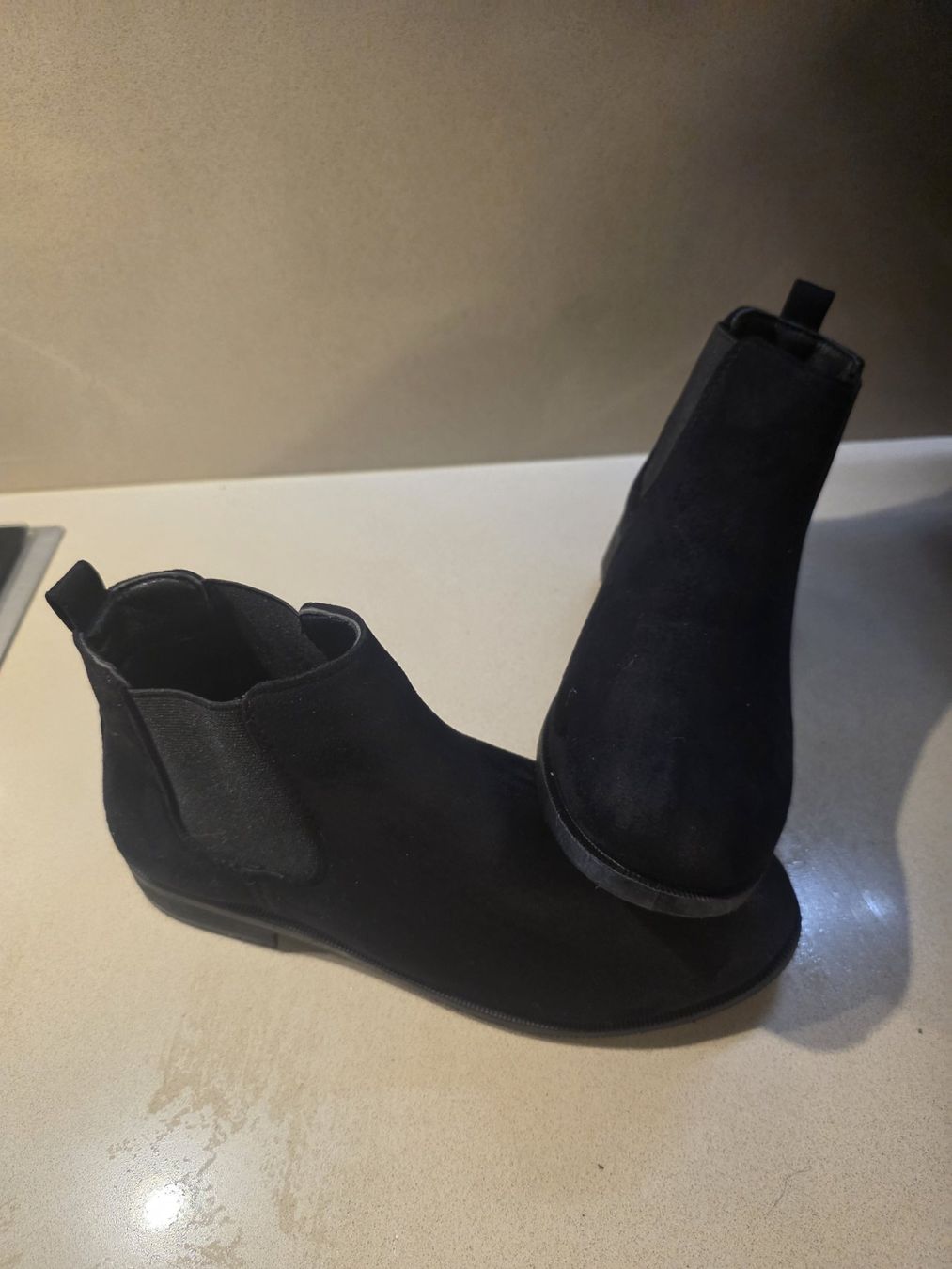 Damenschuhe: Bottines noires - Style daim / P. 38 – Neu (gemäss Beschreibung) aus Pampigny von Sfanette