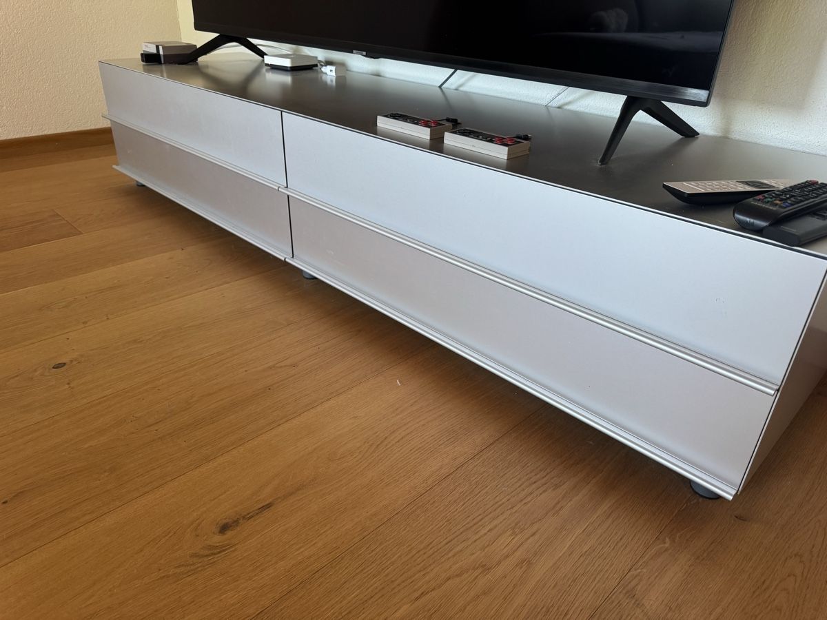 Team By Wellis Mobili TV: Sideboard Team by Wellis Aluminium  – Usato da Zuchwil venduto da Bluejay79 3