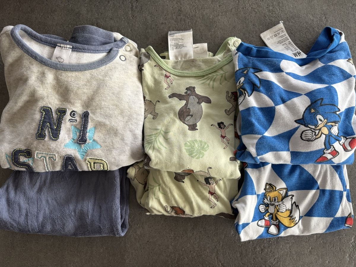 Pyjamas: 3x pyjamas taille 92 – D'occasion à Chapelle-s-Moudon par vanesso