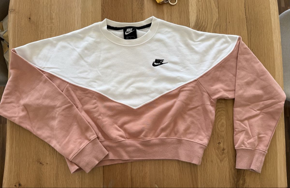 Nike Maglioni & Felpe: Nike crop top sweatshirt size M – Nuovo (secondo la descrizione) da Zürich venduto da lar_8826