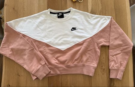 Nike crop top sweatshirt size M
