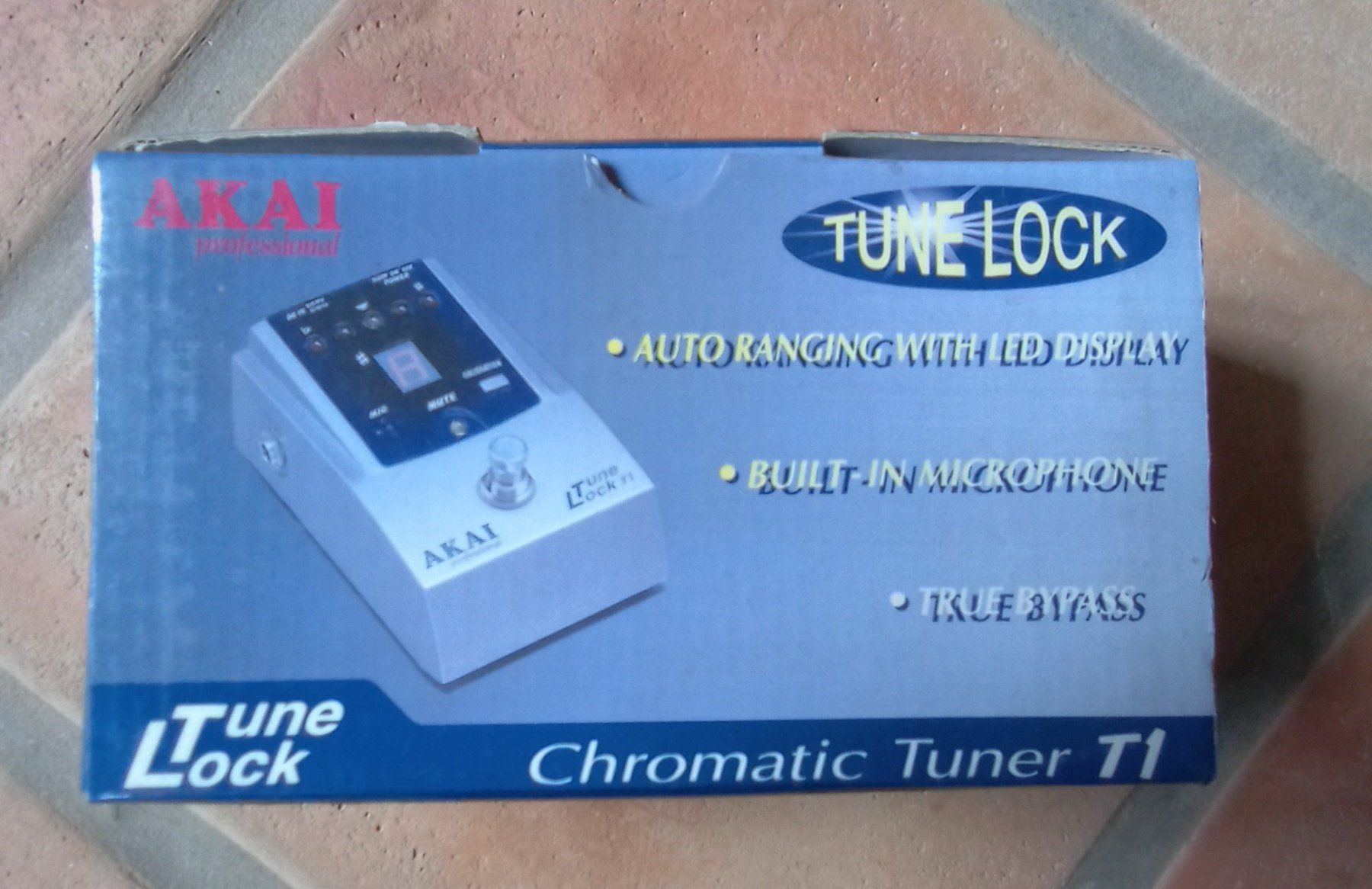 Strumenti musicali: AKAI TUNE LOCK T1 TUNER PEDAL – Usato da Bad Zurzach venduto da BG1 1