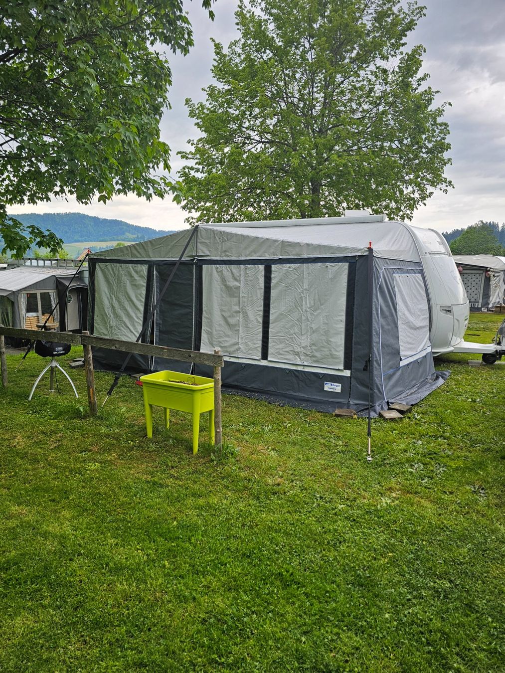 Fendt Veicoli da campeggio: Wohnwagen auf campingplatz – Usato da Schaffhausen venduto da cara63