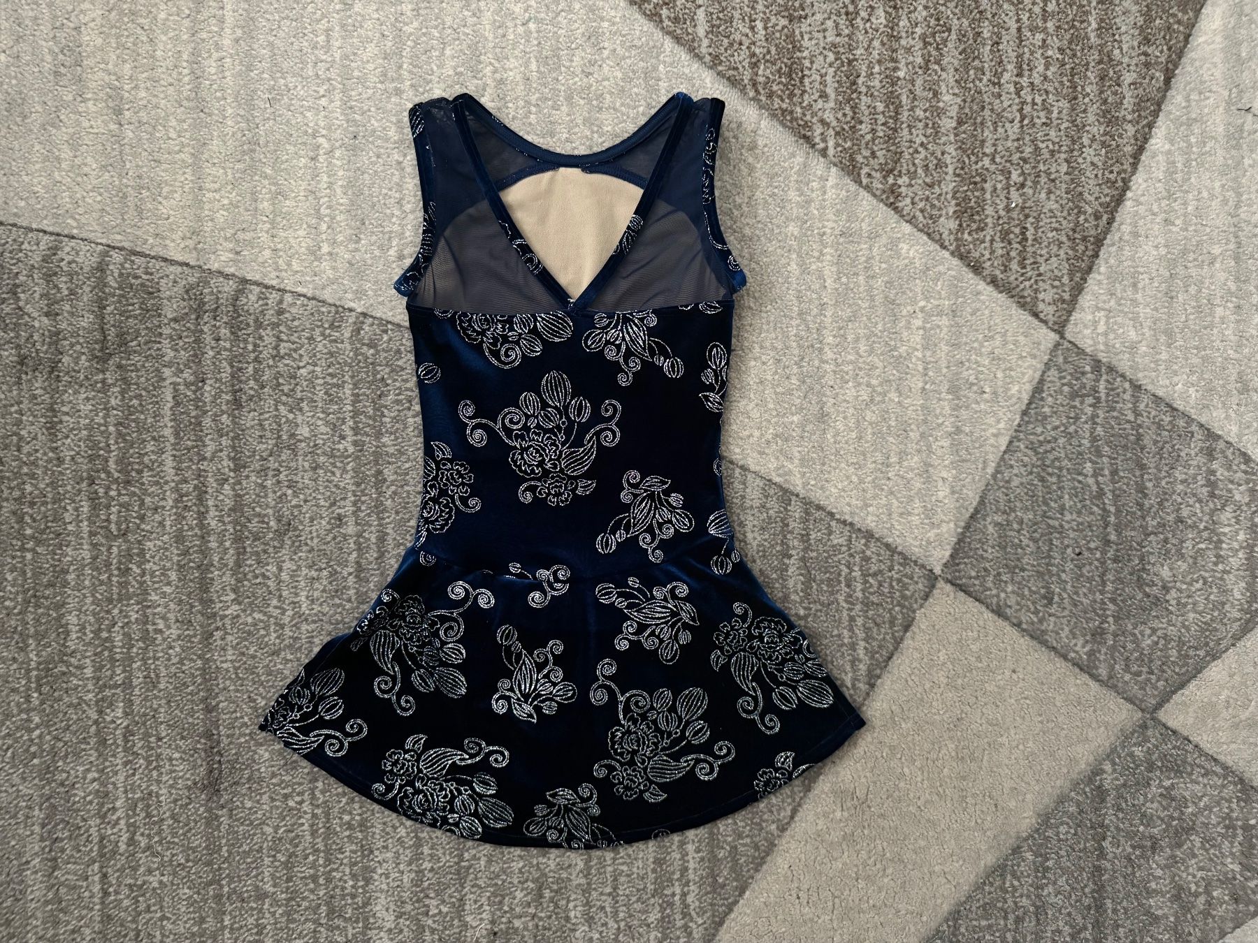 Vestiti & Gonne: Kürkleid Eiskunstlauf Mondor Gr.10-12 – Usato da Zürich venduto da makmakmak 1