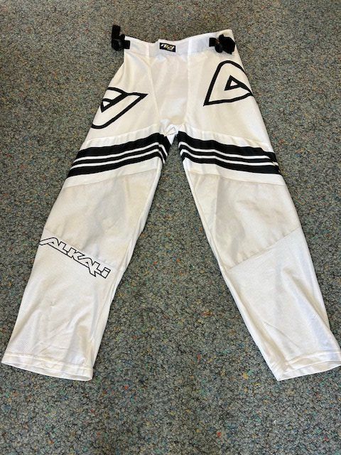 Schutz & Schoner: ALKALI Inline Rollerhockey Pants Grösse Senior S – Neu (gemäss Beschreibung) aus Marbach LU von Frantisek