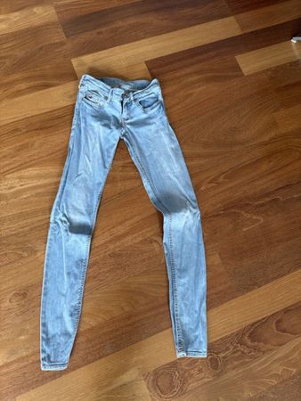 Hollister Jeans hellblau Skinny Fit Grösse XS getragen