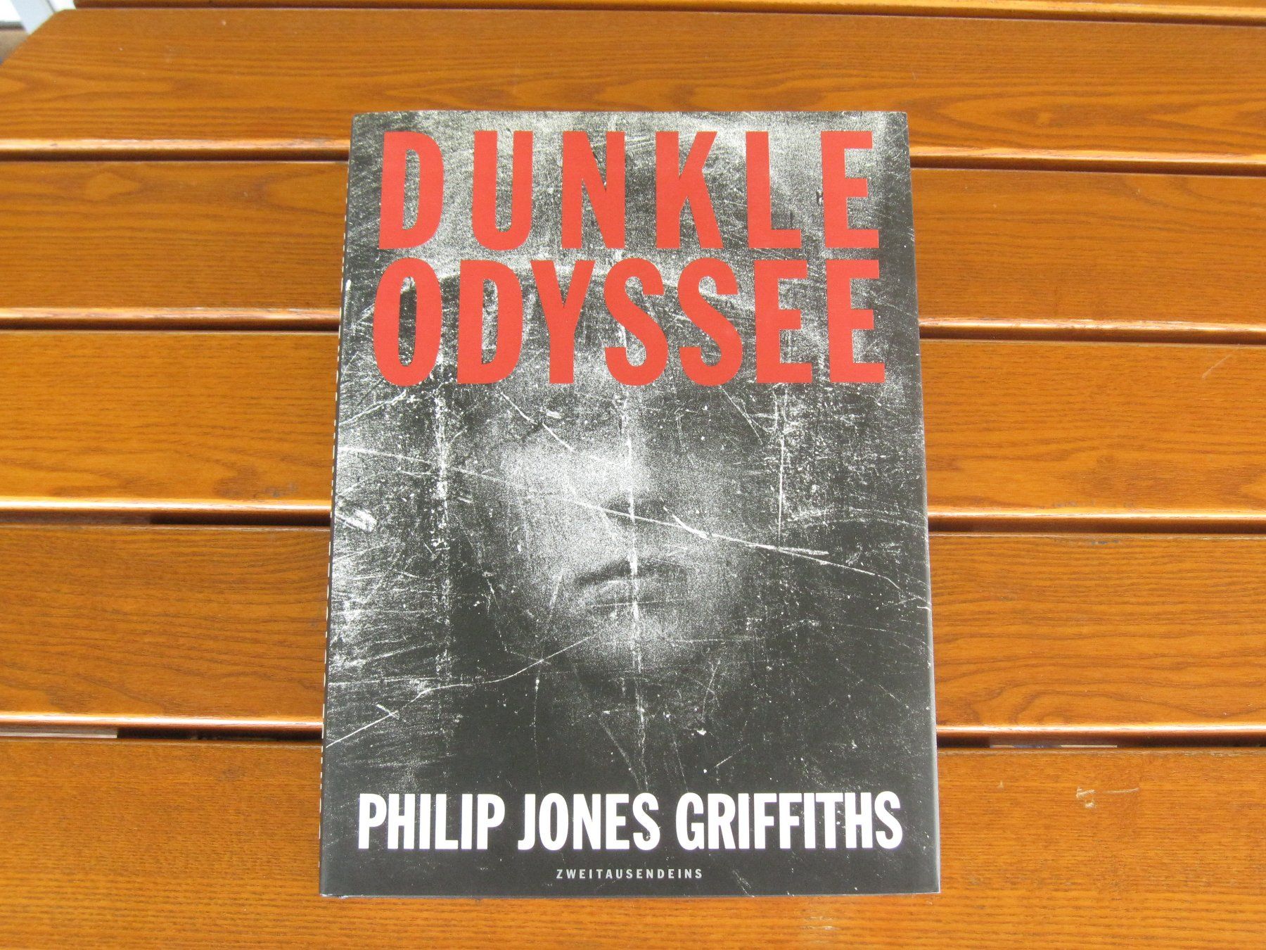 Livres: Dunkle Odyssee - Philip Jones Griffiths – D'occasion à Arbon par lucullus61