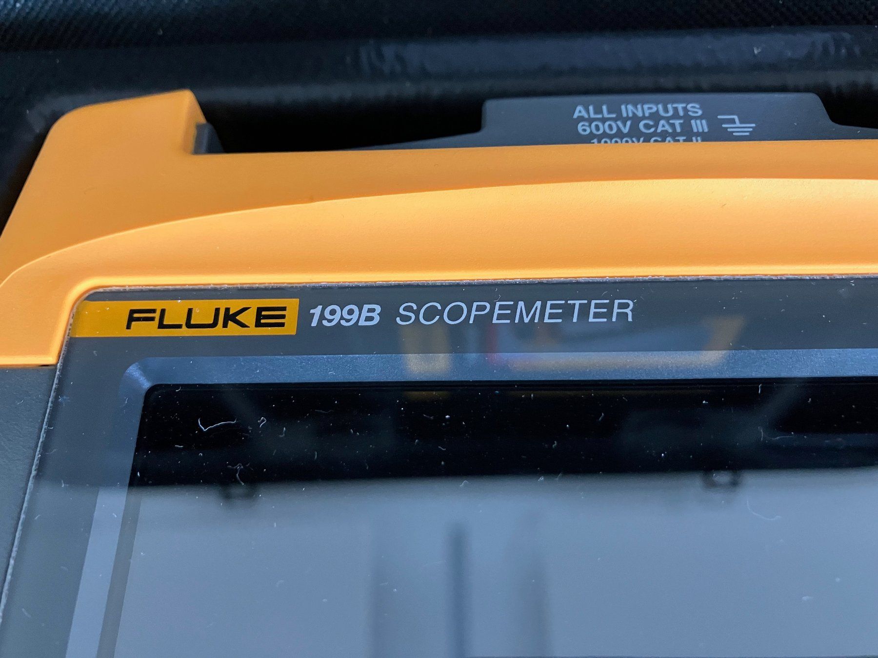 Componenti elettronici: Fluke 199B Scopemeter Messgerät – Usato da Luzern venduto da Cosmonaut 6