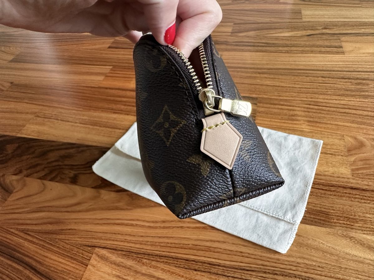 Louis Vuitton Custodie per cosmetici: Original Louis Vuitton Cosmetic Pouch PM – Nuovo (secondo la descrizione) da Küsnacht ZH venduto da bev_k7wy 5