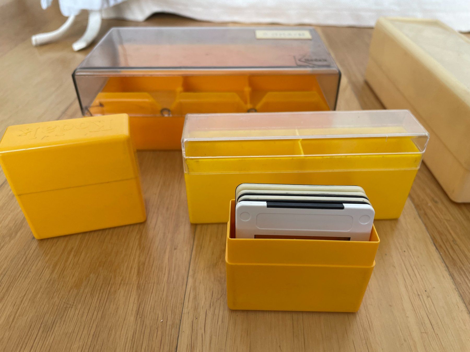 Foto & Immagini: Lot de boîtes de diapositives vides – Usato da Petit Lancy venduto da gil_hr6v 1