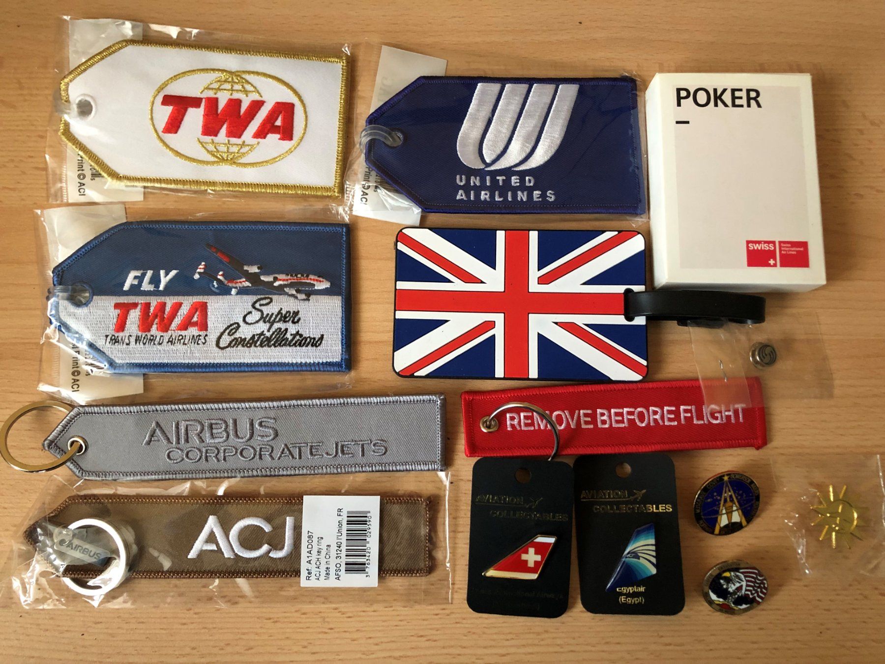 Portachiavi: Aviation accessories set : Swiss, TWA, United – Nuovo (secondo la descrizione) da Genève venduto da SwissLX23 1