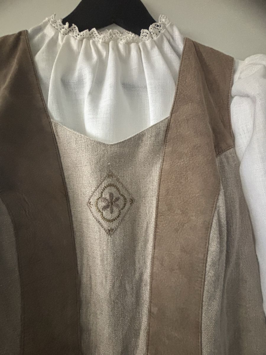 Vestiti: H. Moser Dirndl Gr. 42, Leinendirndl mit 2 Blusen. – Nuovo (secondo la descrizione) da Termen venduto da rowi13 1