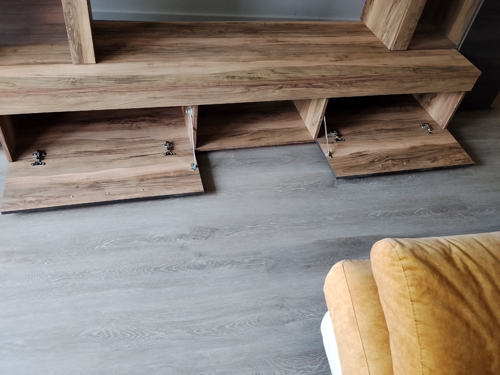 TV Möbel: bellissimo mobile moderno – Gebraucht aus Olivone von ris_9h5b 4