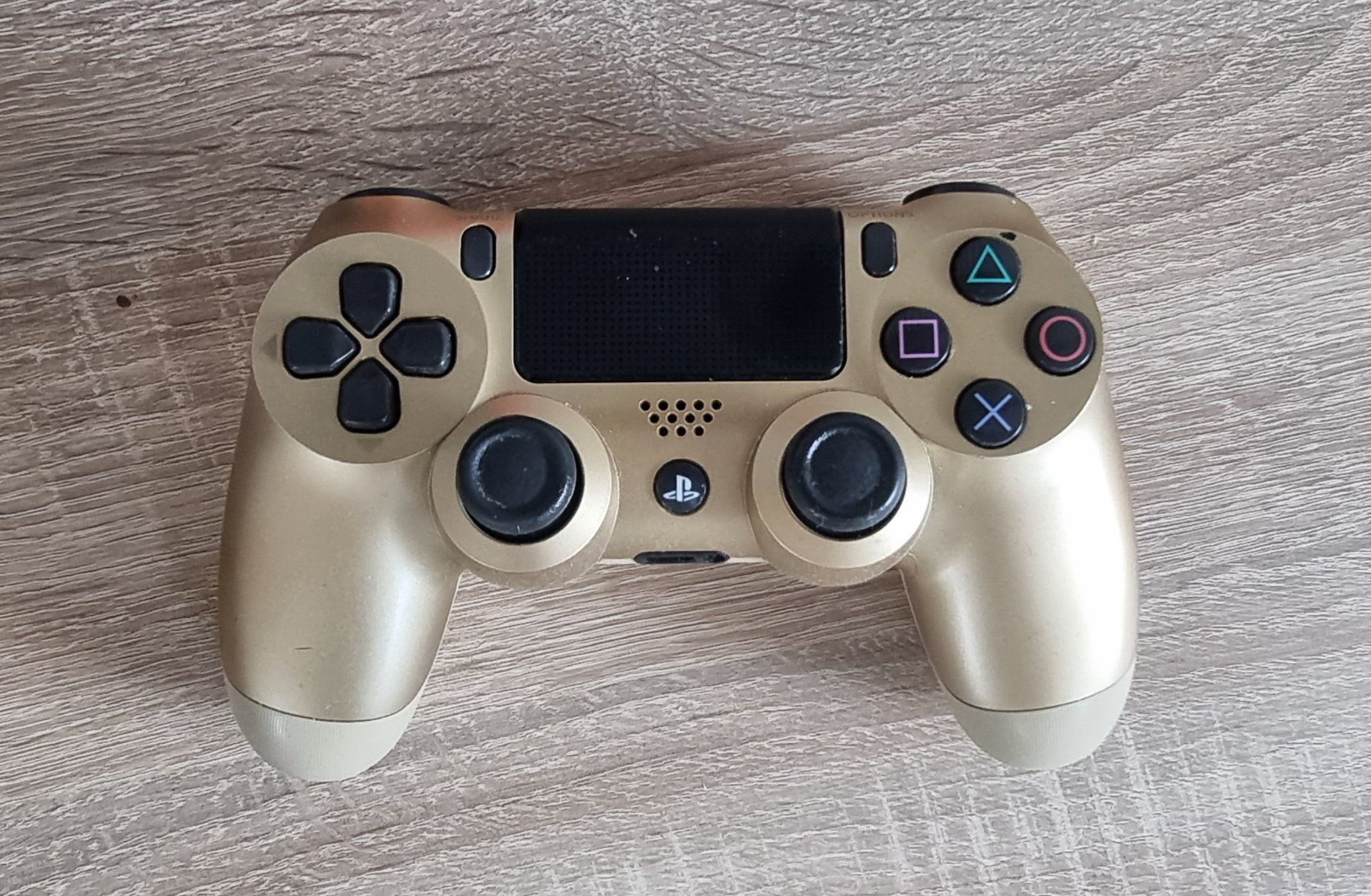 Sony Controller: PS4 Controller Gold – Usato da Bern venduto da tob_p5l5