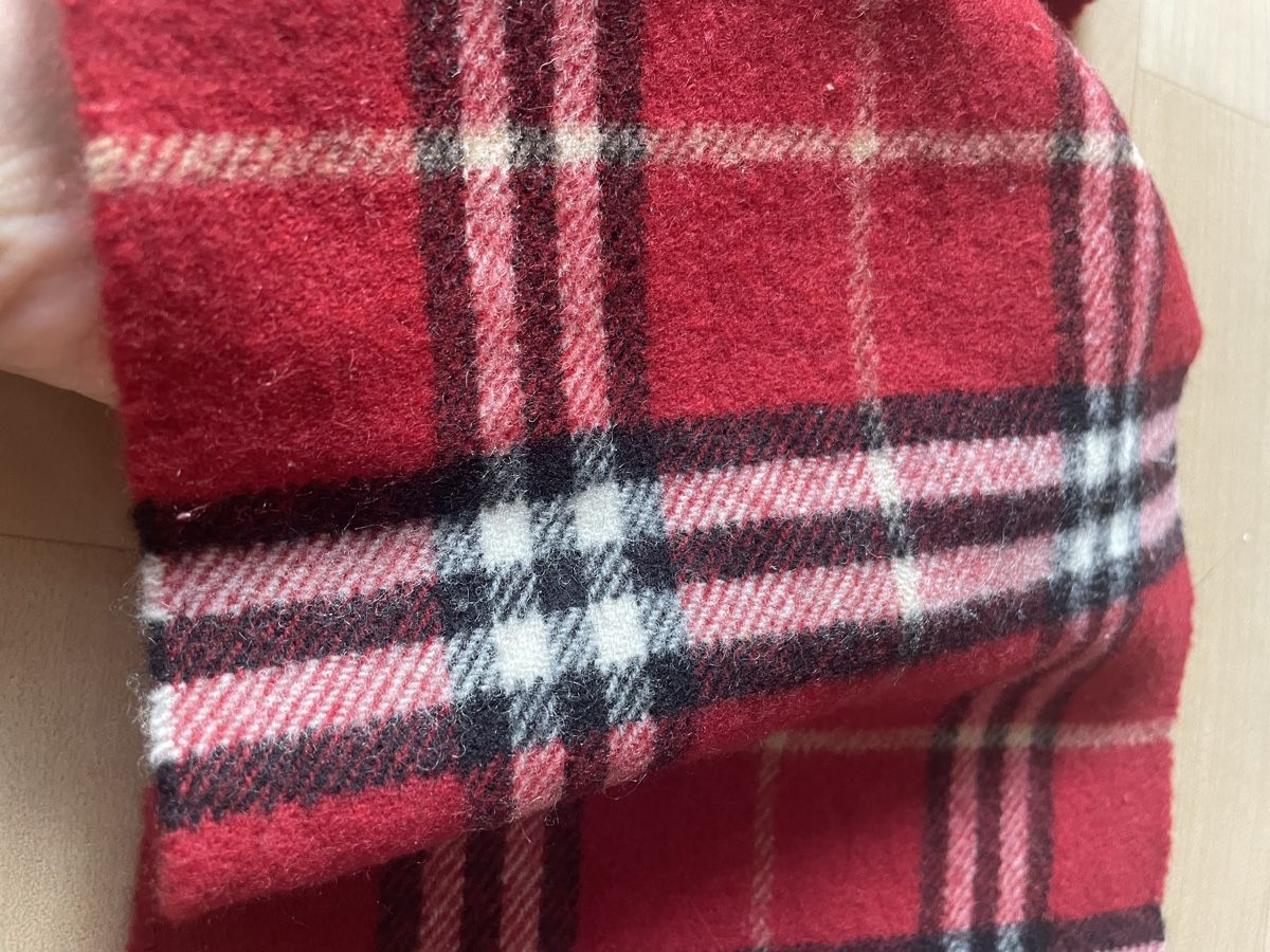 Burberry Altro abbigliamento per bambino: BURBERRY children scarf 100% Lambswool – Usato da Zürich venduto da Angela_Fashion_Lover 5