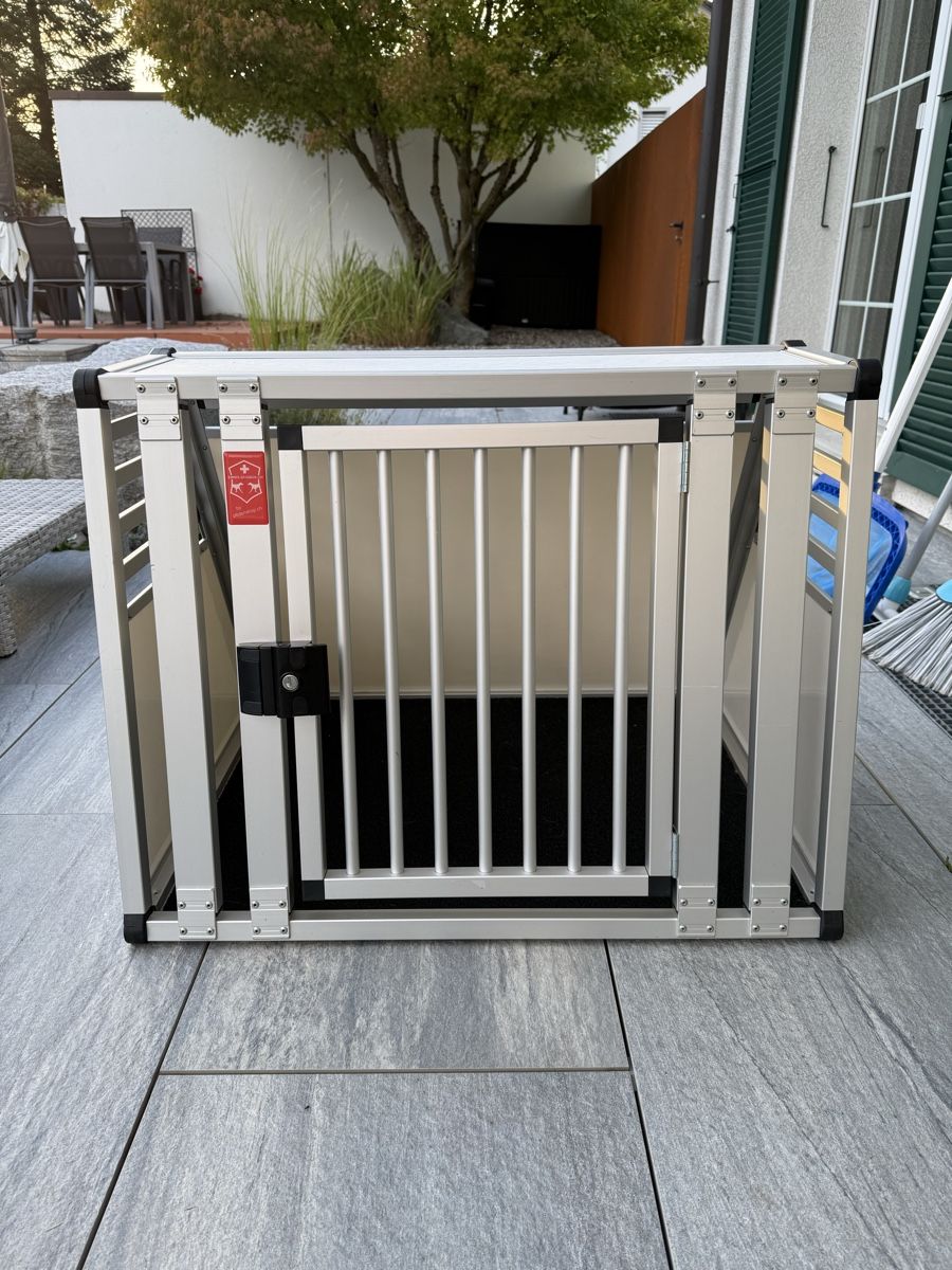 Cages, transport & sécurité: Hundebox  – D'occasion à Gisikon par Shila3