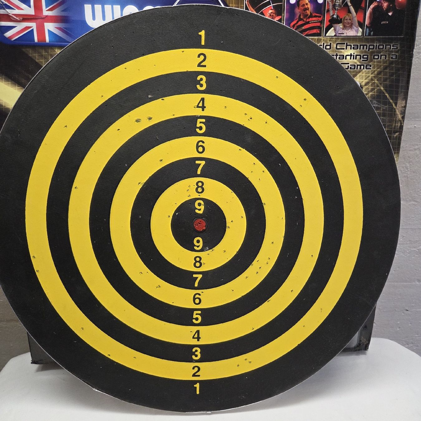 Freccette: Winmau Dartscheibe mit Pfeilen - Top Zustand.. – Usato da Stans venduto da Ducati16 2