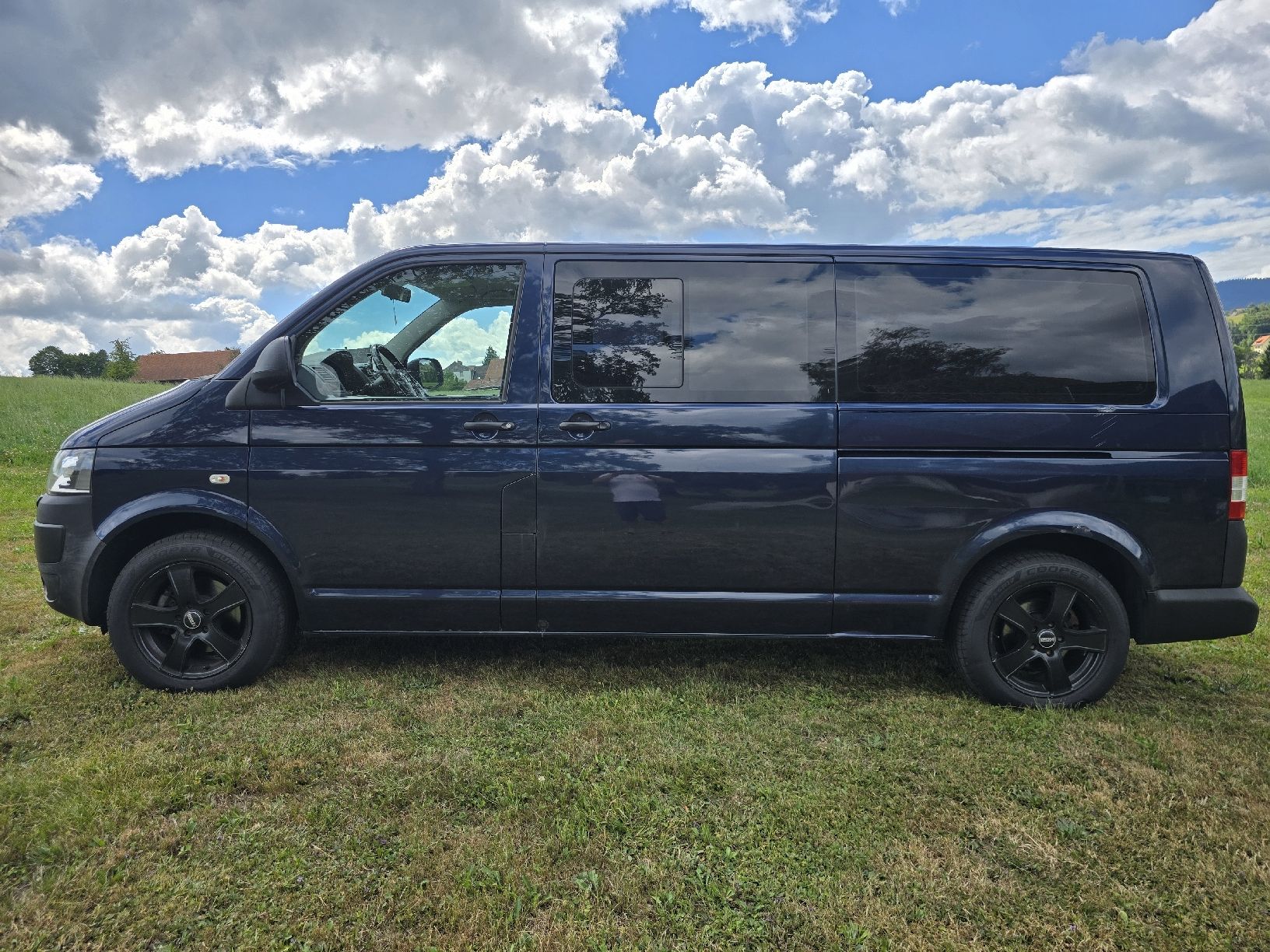 VW Autos: VW T5 8 Plätze, Standheizung... – Gebraucht aus Wädenswil von obu74 3