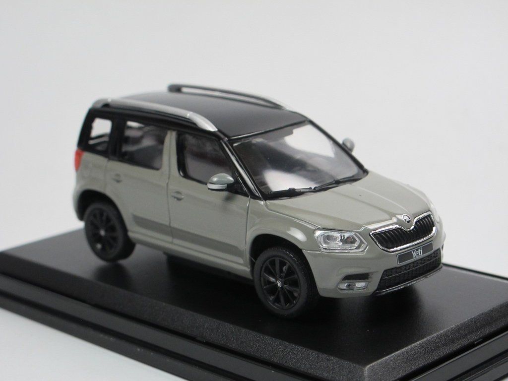 Skoda Modellini d'auto: Skoda Yeti Phase II  2013-2017 hellgrau / schwarz     1:43 – Nuovo e nell'imballaggio originale da Gerlafingen venduto da espero88 1