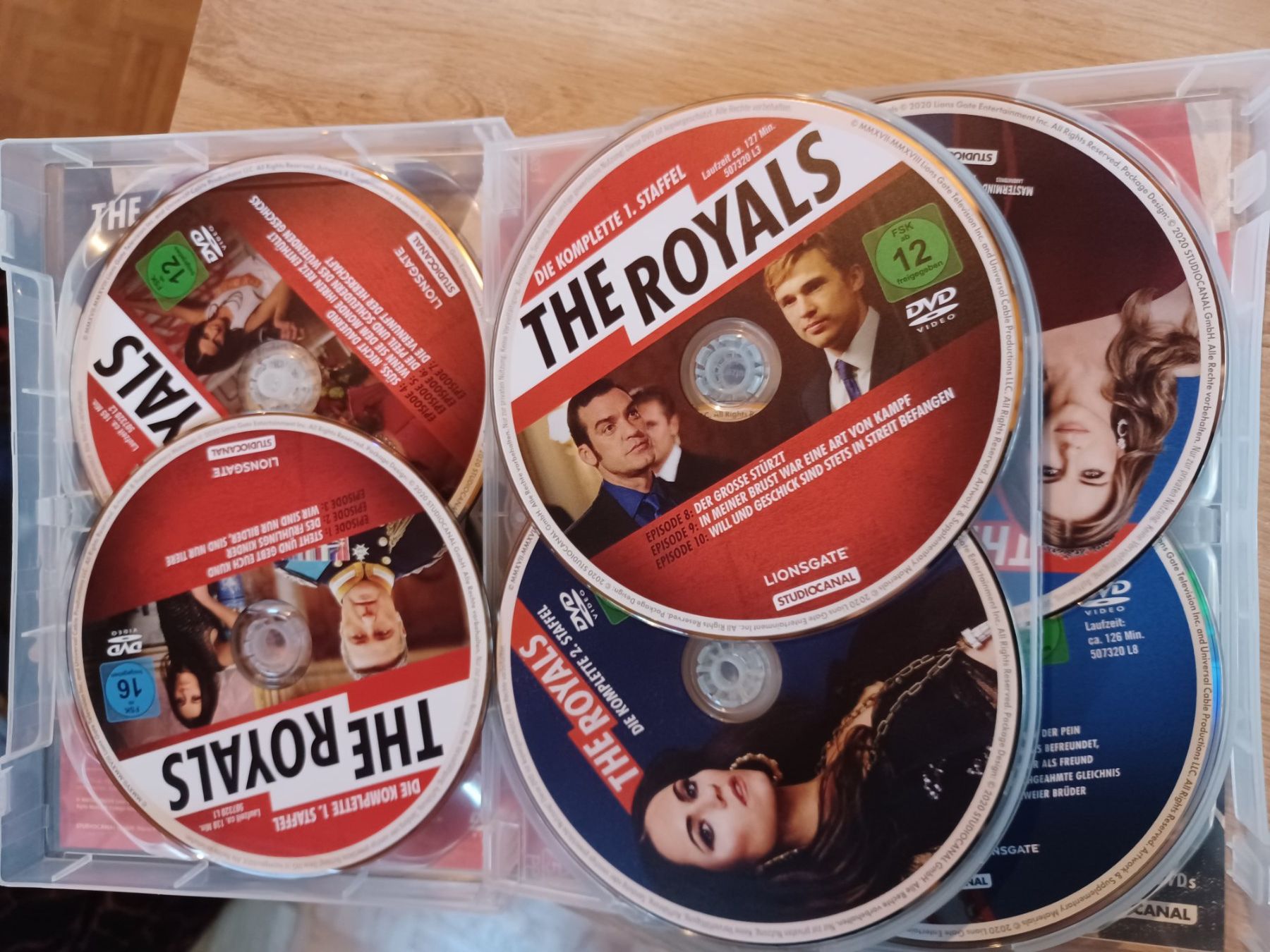 Alle DVDs: The Royals, Gesamtedition Staffel 1-4 – Gebraucht aus Steinen von Chantila 2