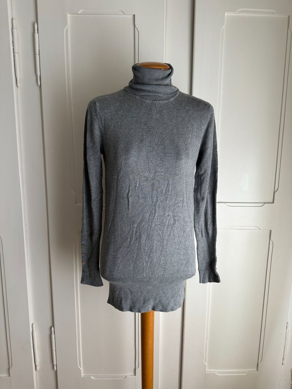 Zara Pulls & Sweat-shirts: ZARA - Feinstrick Rollkragenpullover hellgrau L – D'occasion à Zürich par Diazaio