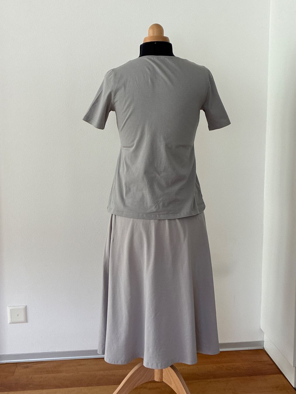 Costumi: Dreiteiler:  2 Shirts mit Rock von Enna – Usato da Davos Platz venduto da nanigl 4