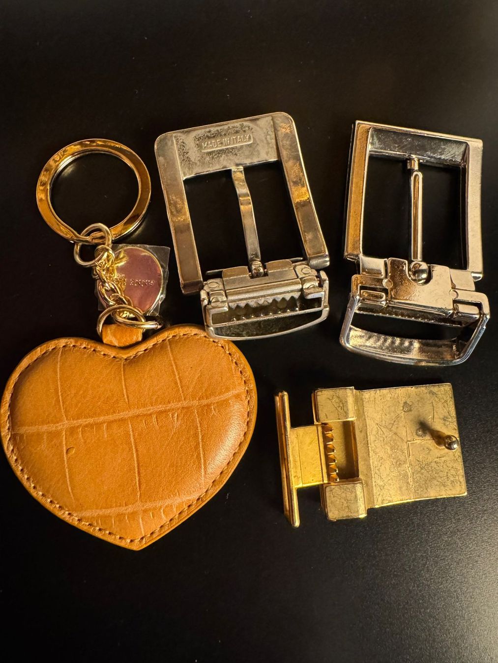 Dior Fibbie per cinture: Designer Gürtelschnallen & Accessoires Set – Usato da Winterthur venduto da Dejv 1