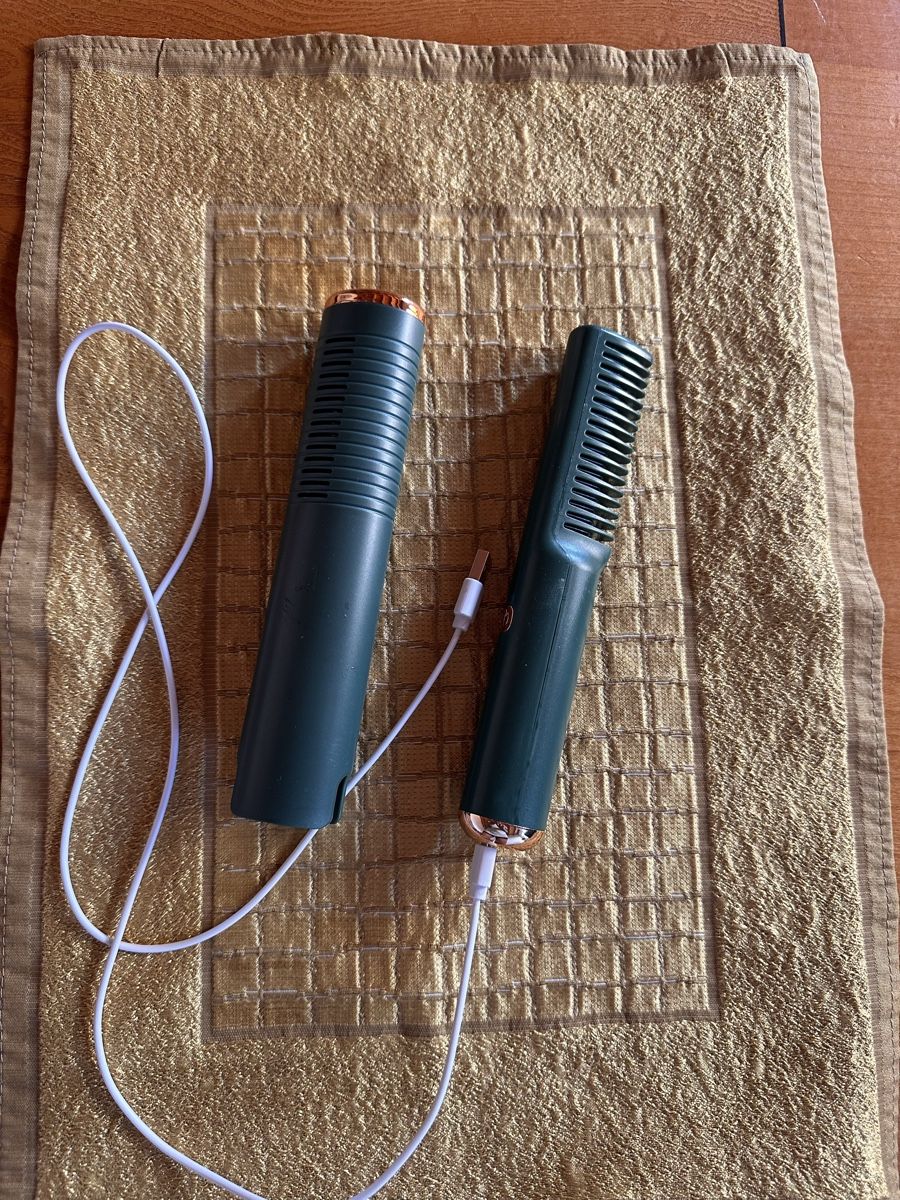 Autres soins des cheveux: USB Hair Brush  – D'occasion à Heimberg par Sabe_Frau