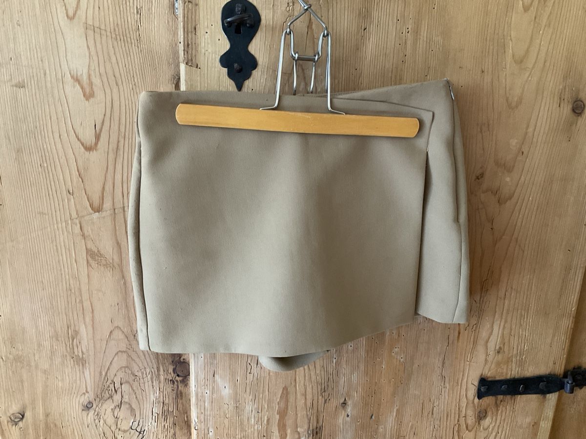 Zara Jupes: Skort von Zara, beige Grösse 36  – D'occasion à Sagogn par barosella