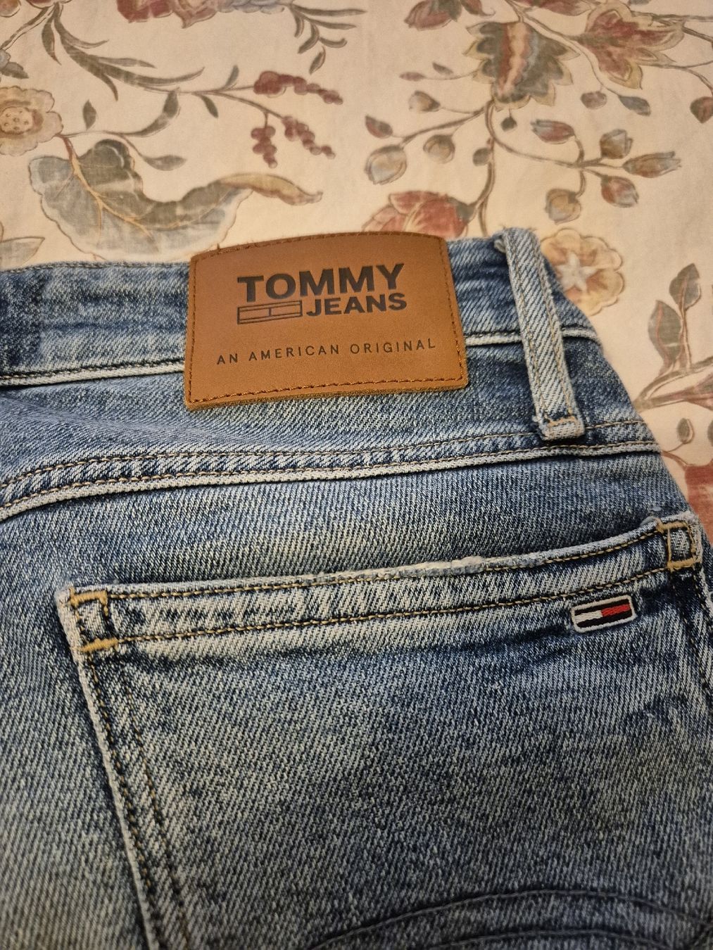 Tommy Hilfiger Jeans: Tommy Jeans Gr. 28 – Nuovo (secondo la descrizione) da Fraubrunnen venduto da randeem 2