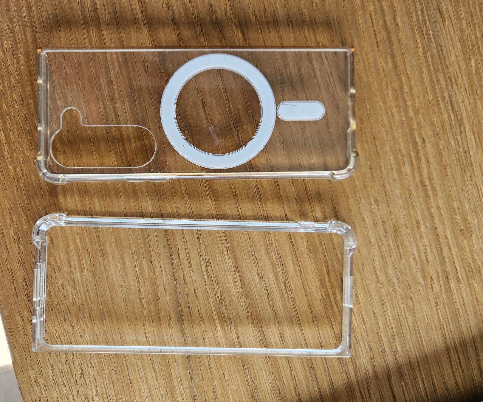 Samsung Cover & Protezioni schermo: Transparent phone Case for Samsung Z Fold5 – Usato da Meyrin venduto da rem_jp7y 1