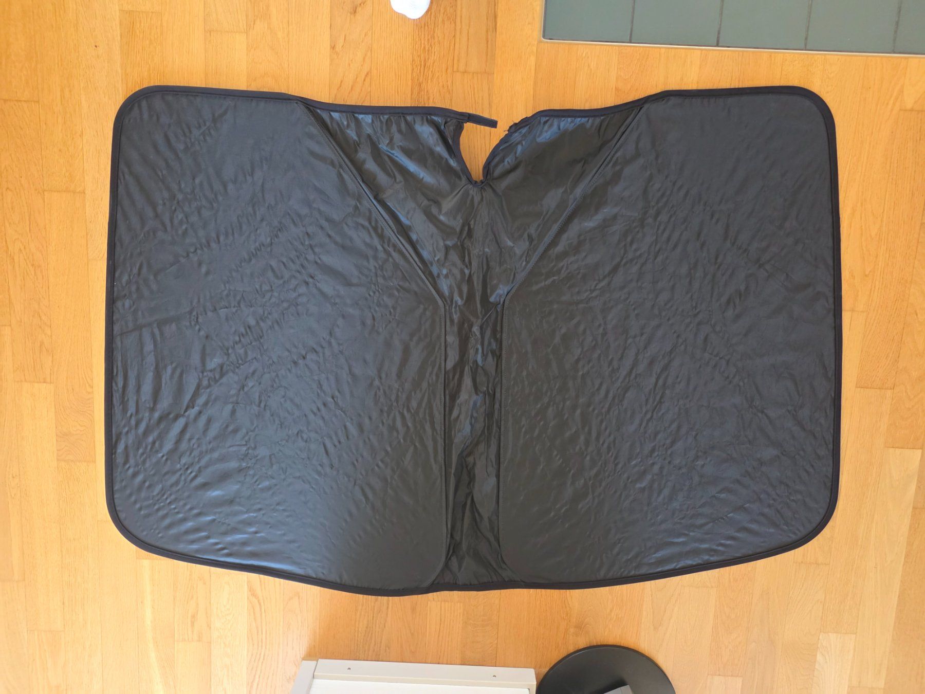 Tesla Accessori per altri veicoli: Frontscheibe Sonnenblende Tesla Model 3 Bj. 2021 – Usato da Zürich venduto da Gleichstrom