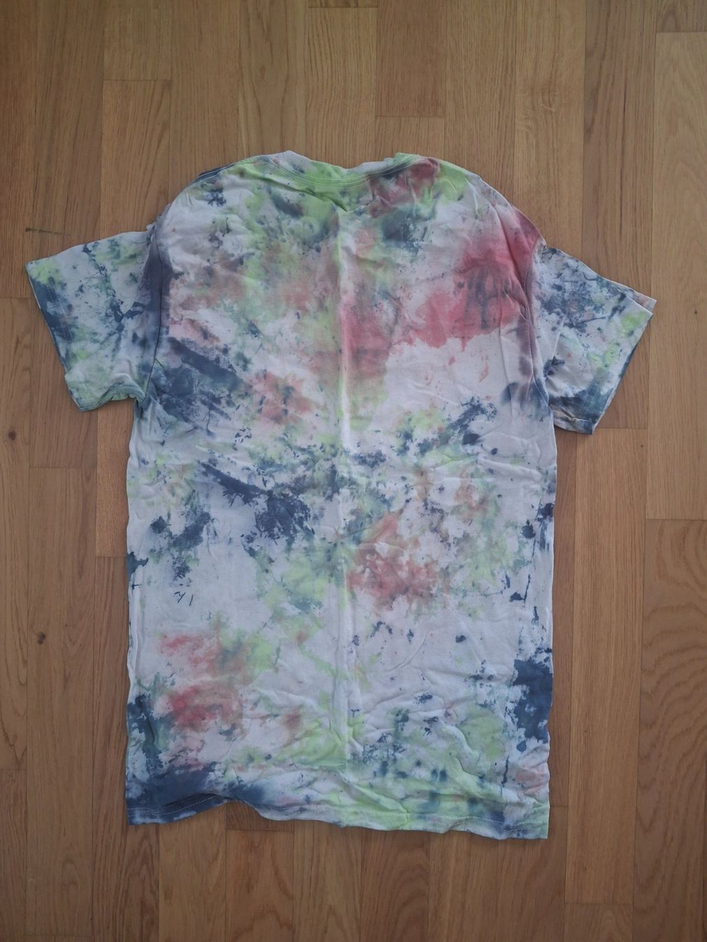 T-shirt: Batik T-Shirt – Nuovo (secondo la descrizione) da Luzern venduto da gab_726g 1