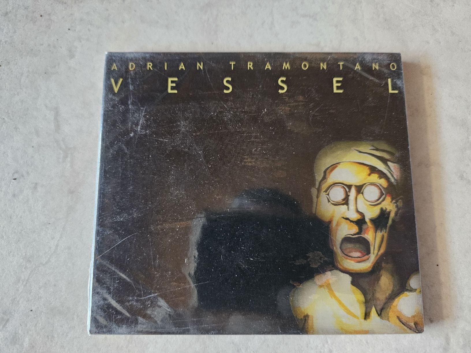 CD: Adrian Tramontano  -  Vessel  /  Fabrikneu – Nuovo e nell'imballaggio originale da Schneisingen venduto da backstore24