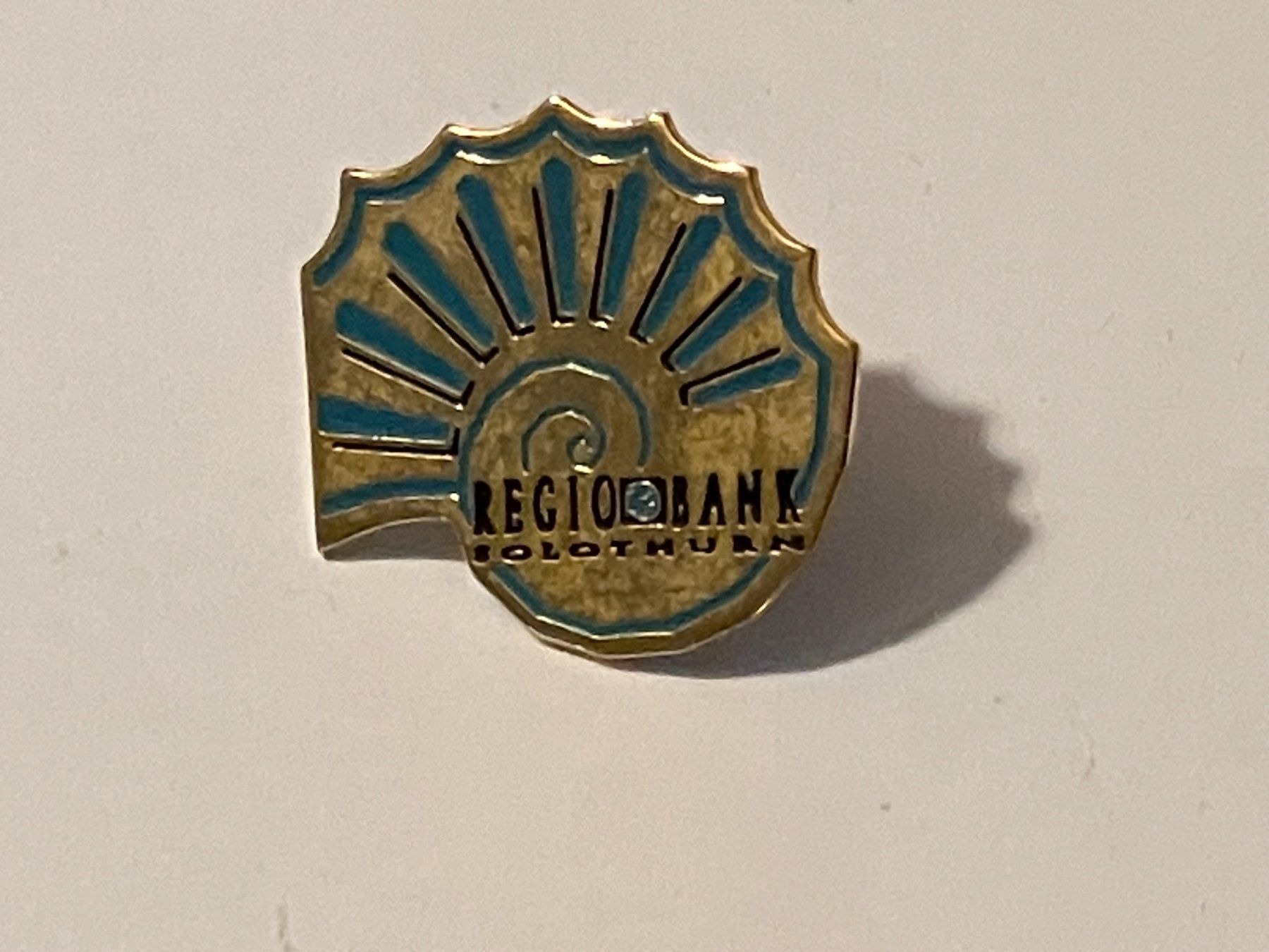 Placchette & Badge: 1 Pin Regiobank Solothurn – Usato da Basel venduto da djwwpp