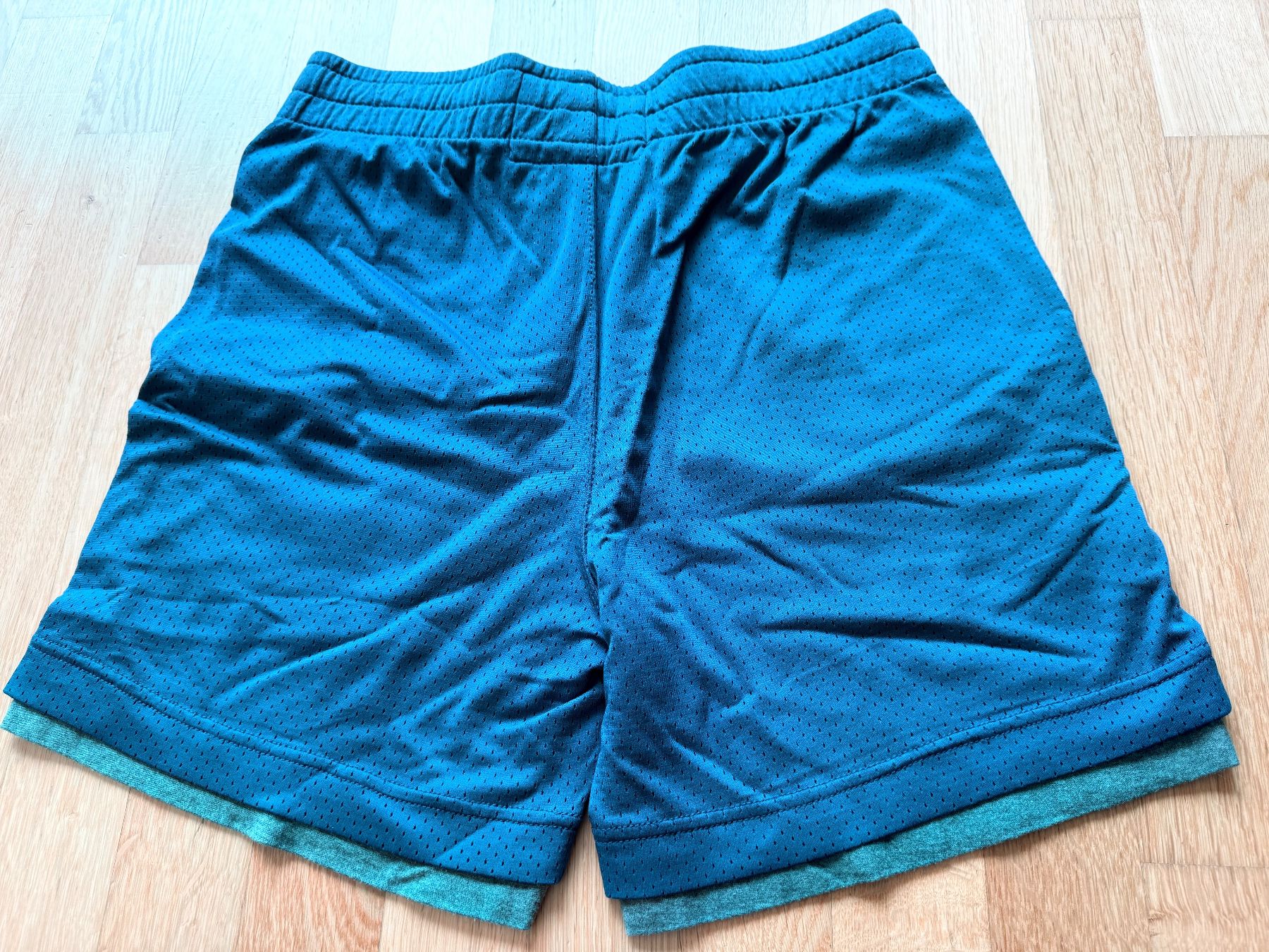 Abercrombie Pantaloni: Shorts Abercrombie & Fitch - Grosse M – Usato da Baden venduto da polveres 1